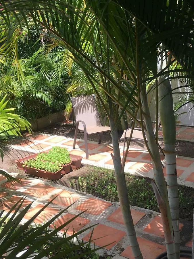 Nah IX U B&B Cancún Couette-café